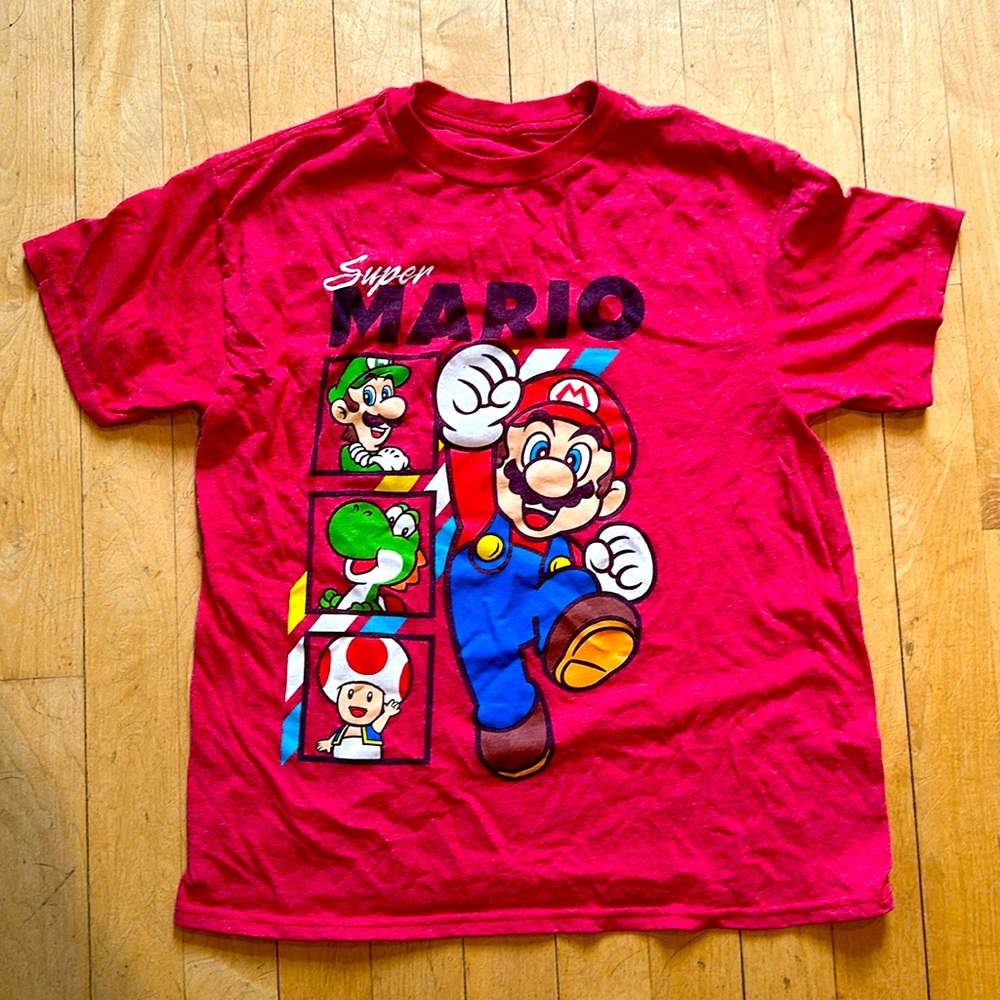 Mario Brothers T-shirt. Boys Small